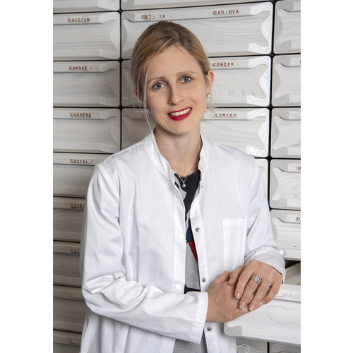Dr. Nicole Schuster